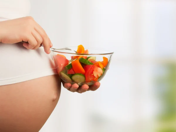 En este artículo, te hablaremos sobre los alimentos que se deben evitar durante el embarazo para garantizar una gestación saludable.